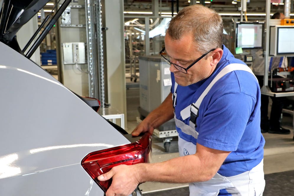 Produktion des VW in Zwickau: Für 2020 rechnet der Studienautor mit einem weiteren Rückgang von in Deutschland gebauten Autos.