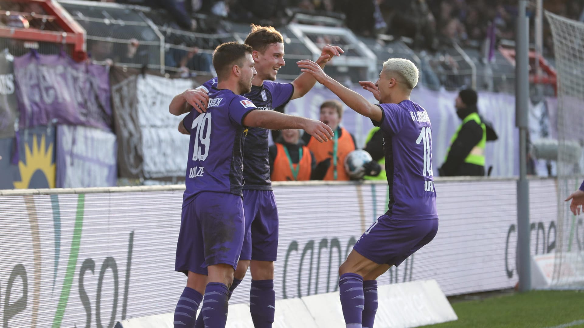 Feierte mit seinen Teamkollegen den 1:0-Treffer: Osnabrücks Torschütze Moritz Heyer.