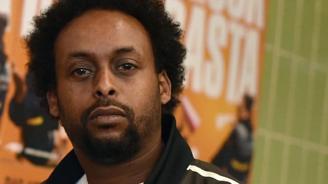 Afrob, deutscher Musiker mit eritreischen Wurzeln, ist enttäuscht über den Umgang mit Immigranten in Deutschland.