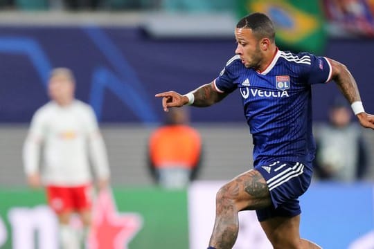 Lyons Offensivspieler Depay hat einen Kreuzbandriss erlitten und droht bei der EM im kommenden Sommer auszufallen.