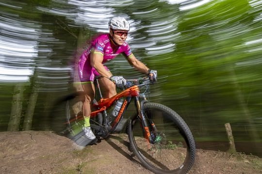 Die Mountainbikerin Sabine Spitz ist mit dem "Sparkassenpreis für Vorbilder im Sport" ausgezeichnet worden.