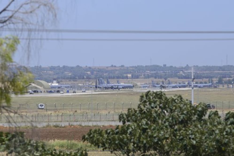 Militärflugzeuge auf dem Luftwaffenstützpunkt Incirlik.