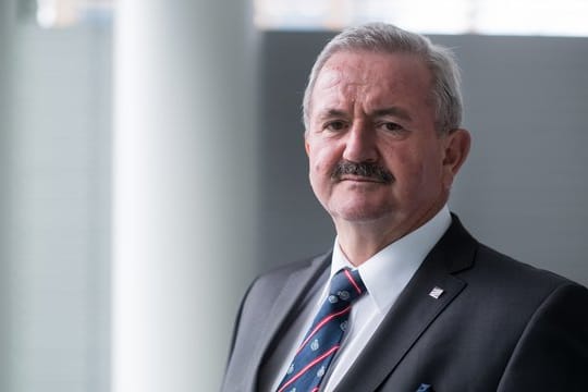 In dem Pilotprojekt der Fraunhofer-Gesellschaft komme die sogenannte Quantenkommunikation zum Einsatz, sagt Reimund Neugebauer, Präsident der Fraunhofer-Gesellschaft e.