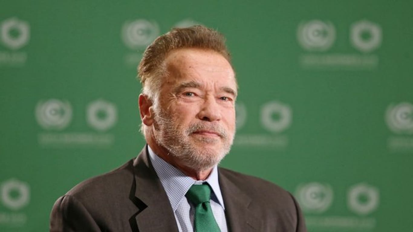 Arnold Schwarzenegger: Schenken ist besser als beschenkt werden.