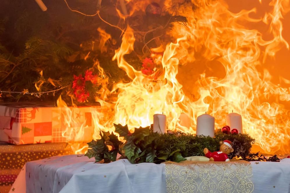 Brennender Adventskranz: In Berlin ist ein Mann an den Folgen eines Brandes verstorben. (Symbolbild)