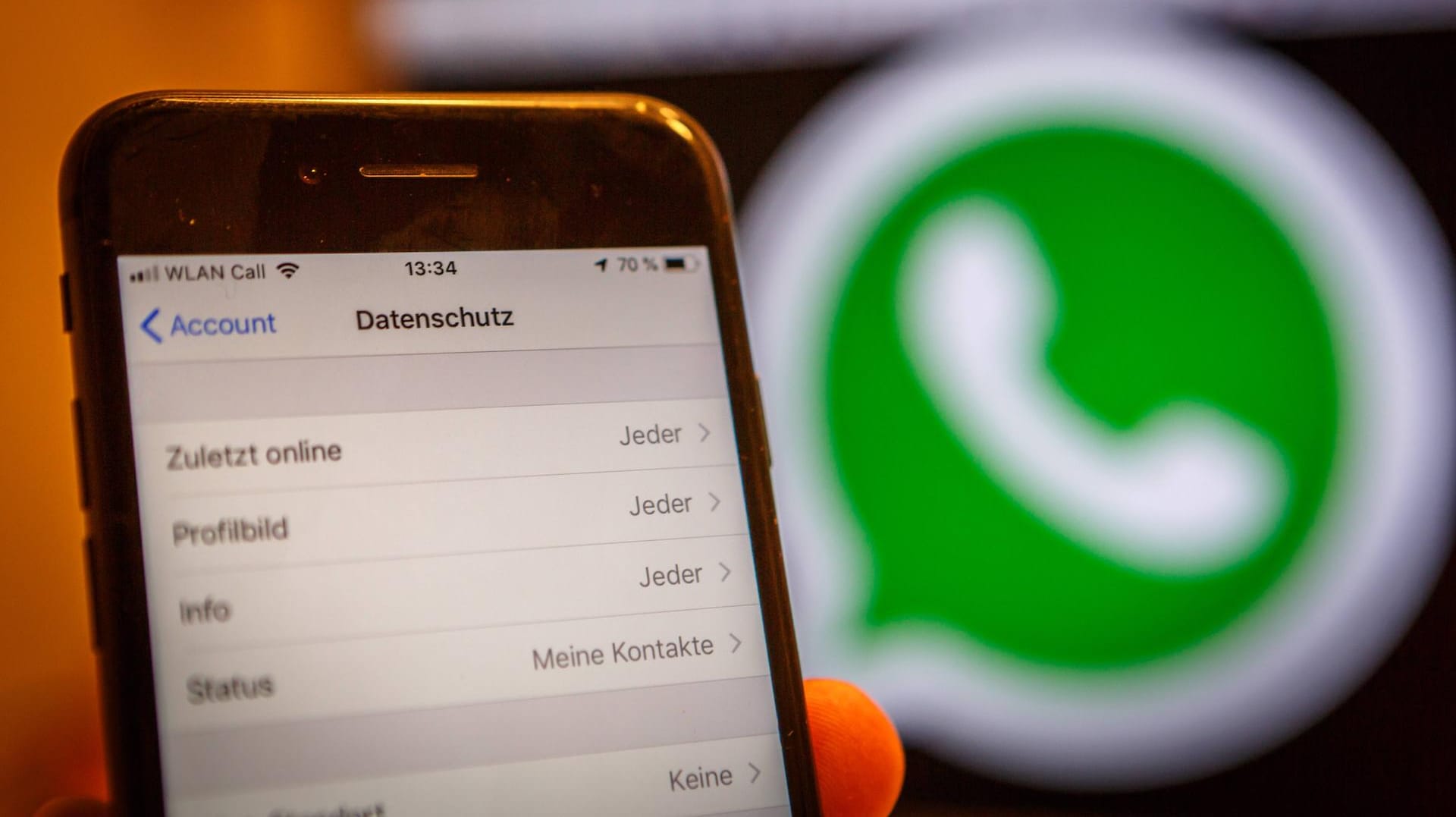 Das Bild zeigt die Datenschutzeinstellungen bei WhatsApp: Mit wenigen Klicks können Nutzer verhindern, dass jeder ihren Online-Status abfragen kann.