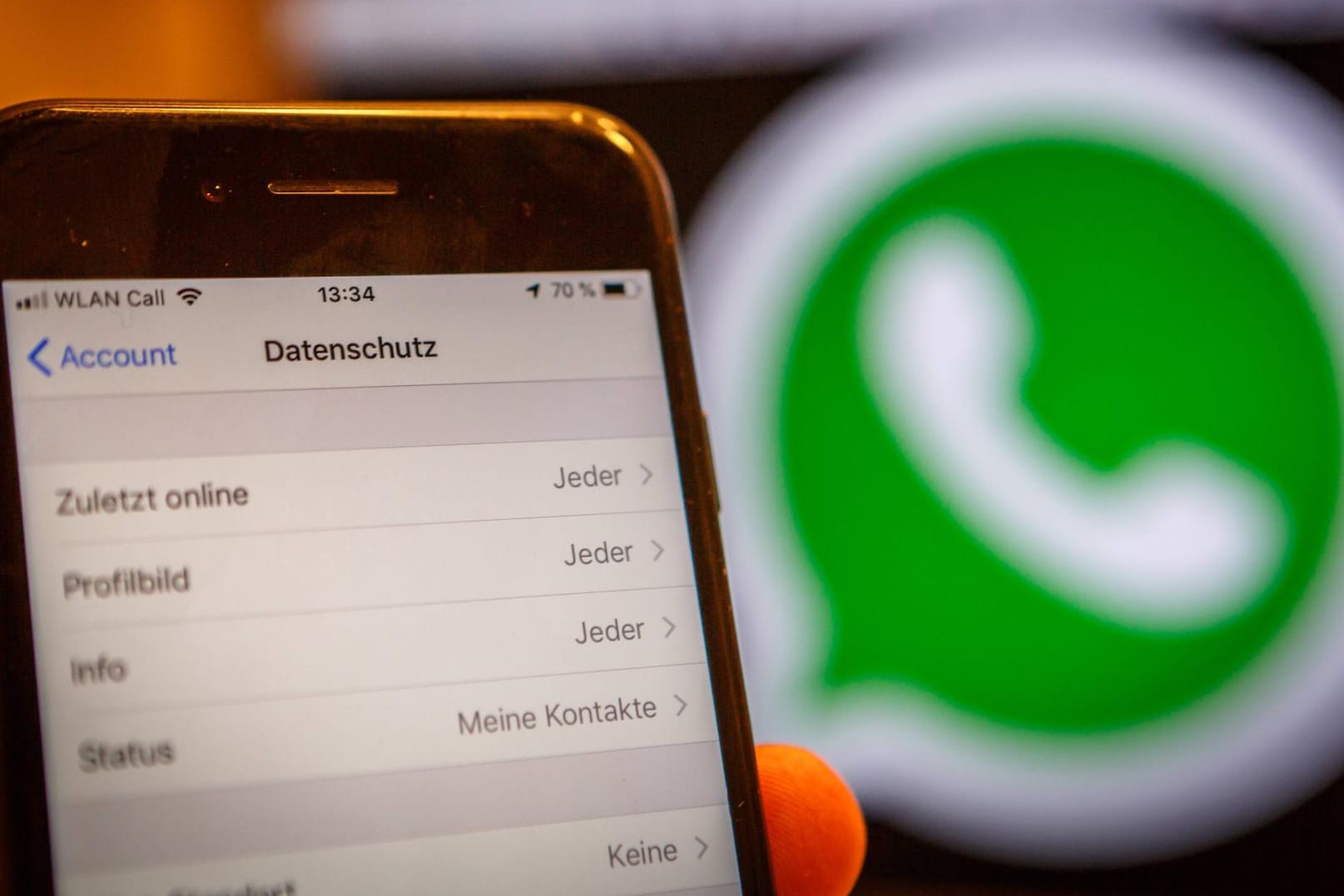 Das Bild zeigt die Datenschutzeinstellungen bei WhatsApp: Mit wenigen Klicks können Nutzer verhindern, dass jeder ihren Online-Status abfragen kann.