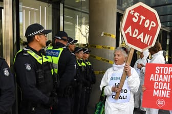 Protest gegen Kohlemine in Australien: Siemens prüft nach Demonstrationen ihre Lieferung.