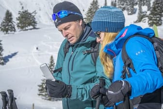 Derart ungeschützt nimmt man sein Smartphone lieber nicht mit auf eine Skitour.