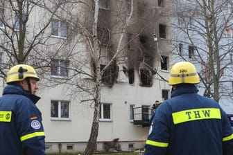 THW-Mitarbeiter am Unglücksort in Blankenburg: Bei der Explosion am Freitag kam ein Mensch ums Leben, 15 wurden verletzt.