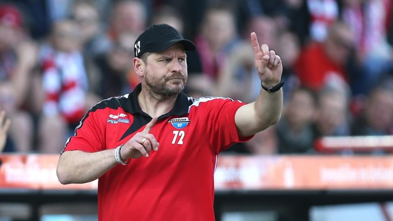 Will vor dem Spiel gegen Gladbach nicht von einer Krise des Gegners sprechen: Paderborns Trainer Steffen Baumgart.