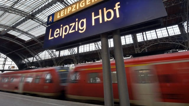 Am Leipziger Hauptbahnhof (Archiv): Reisende müssen auch auf anderen Strecken in Richtung Norden mit vollen Zügen rechnen.