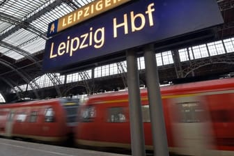 Am Leipziger Hauptbahnhof (Archiv): Reisende müssen auch auf anderen Strecken in Richtung Norden mit vollen Zügen rechnen.