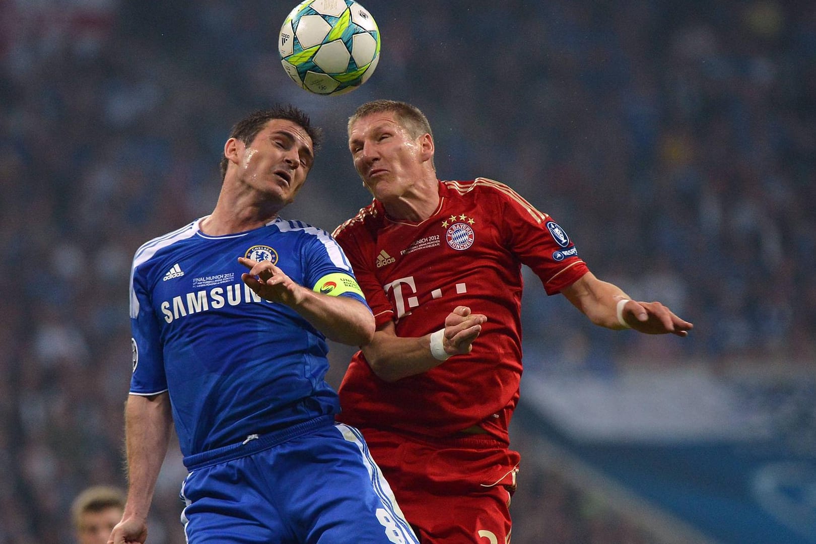 Frank Lampard damals beim FC Chelsea und der ehemalige Bayern-Spieler Bastian Schweinsteiger beim Kopfballduell im Champions-League-Finale 2012: Im CL-Achtelfinale begegnen sich die Vereine wieder.