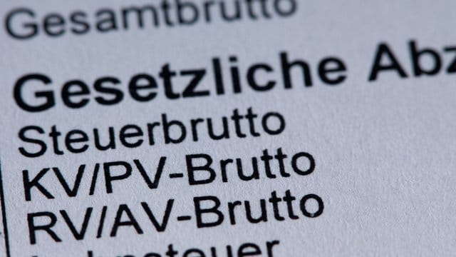 Die Einträge zur Krankenversicherung sind auf einer Gehaltsabrechnung zu sehen. Die Einträge zur Krankenversicherung sind auf einer Gehaltsabrechnung zu sehen.