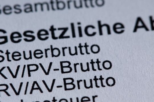 Die Einträge zur Krankenversicherung sind auf einer Gehaltsabrechnung zu sehen. Die Einträge zur Krankenversicherung sind auf einer Gehaltsabrechnung zu sehen.