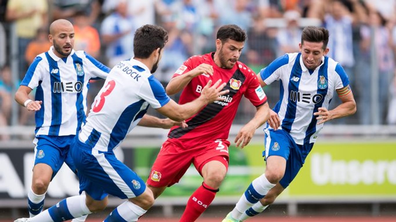 Einen namhaften Gegner hat Bayer Leverkusen in der Euopa League gezogen: Der portugiesische Top-Club FC Porto wartet in der Zwischenrunde.