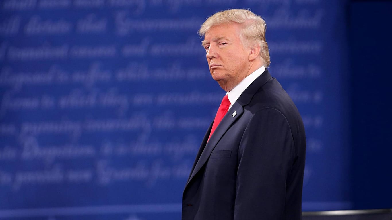 Donald Trump beim Bei der Debatte der Präsidentschaftskandidaten 2016: Damals sahen Beobachter Hillary Clinton vorne.