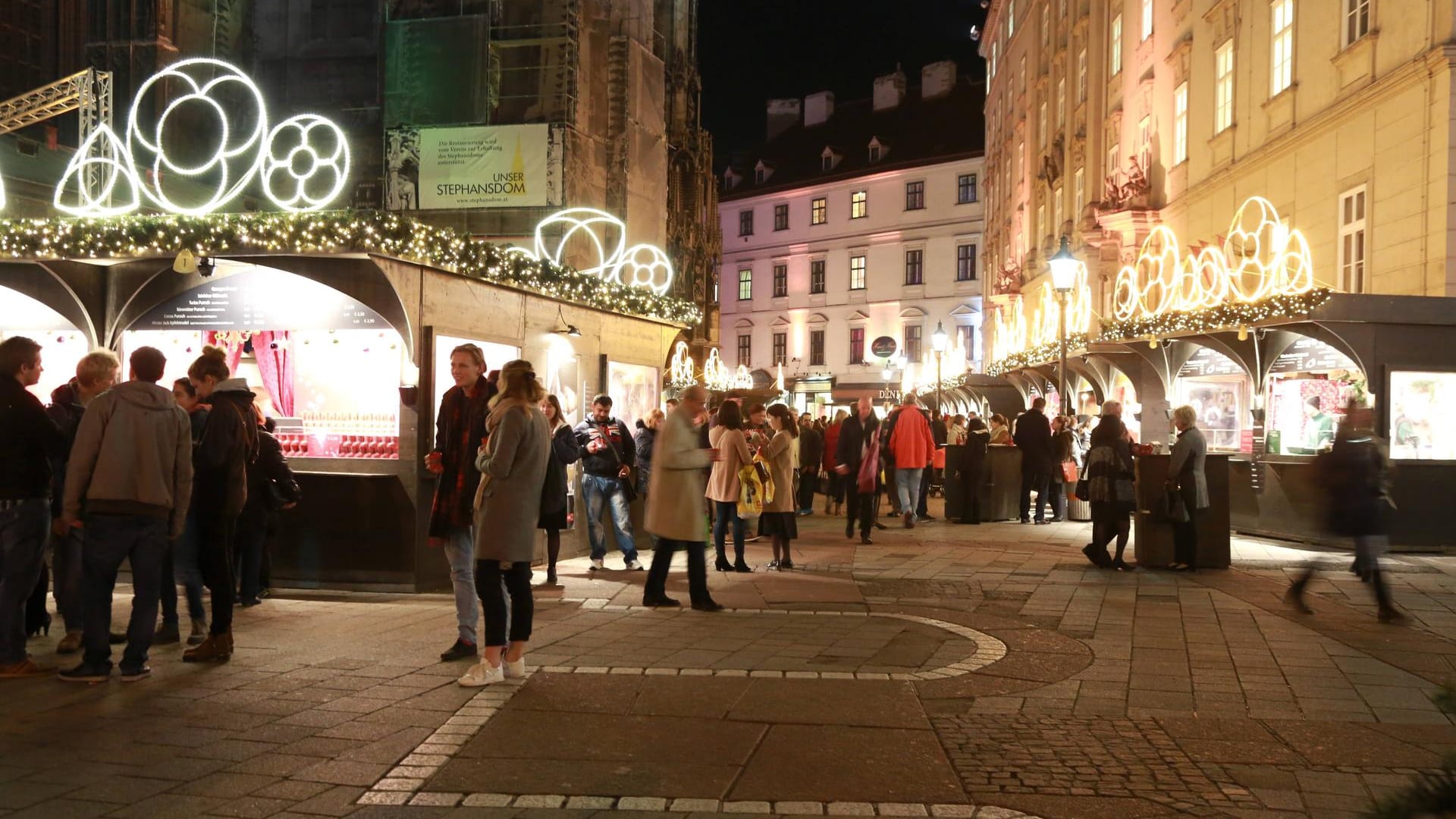 Der Weihnachtsmarkt auf dem Wiener Stephansplatz: Die Ermittler sollen einen anonymen Hinweise auf die Anschlagspläne bekommen haben.