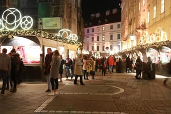 Der Weihnachtsmarkt auf dem Wiener Stephansplatz: Die Ermittler sollen einen anonymen Hinweise auf die Anschlagspläne bekommen haben.