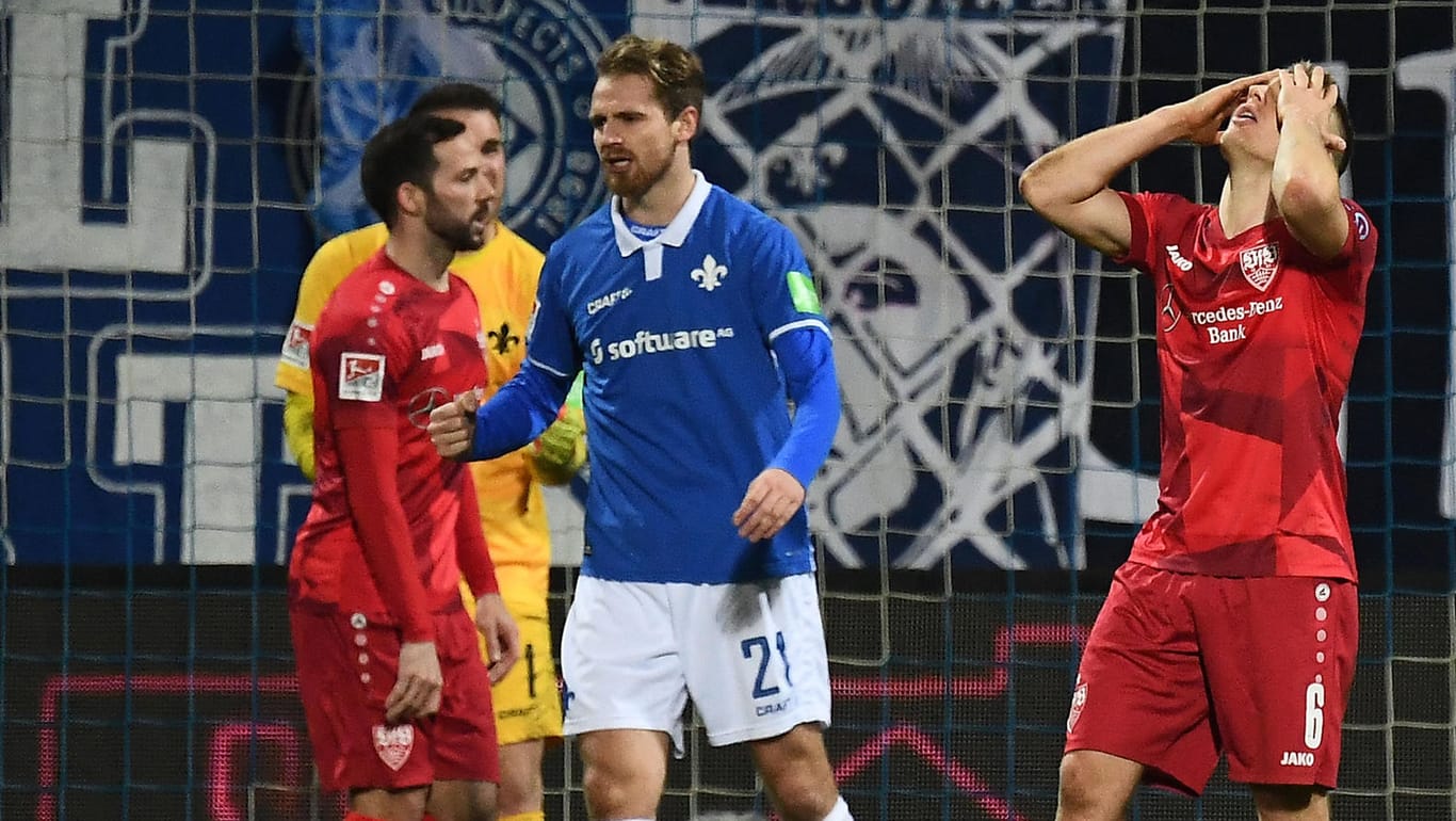 Santiago Ascacibar (re.): Der VfB Stuttgart kommt in Darmstadt nicht über ein Unentschieden hinaus.