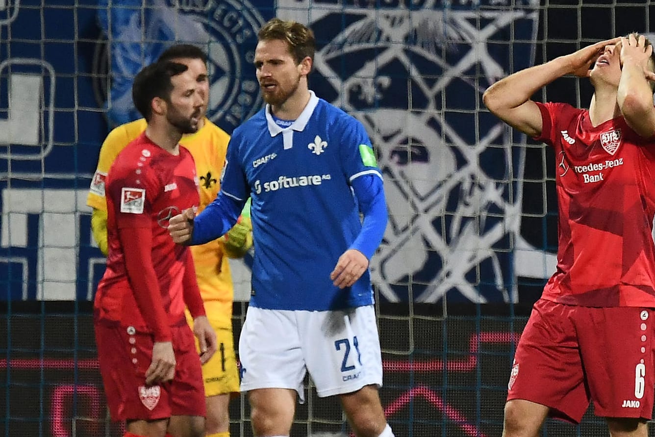 Santiago Ascacibar (re.): Der VfB Stuttgart kommt in Darmstadt nicht über ein Unentschieden hinaus.