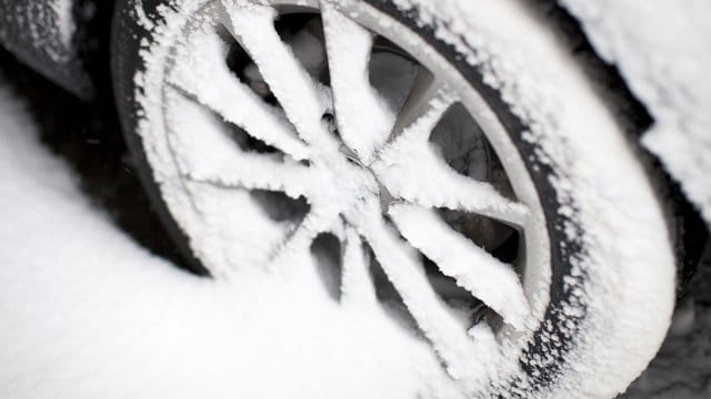 In unterschiedlichen EU-Staaten gelten unterschiedliche Vorgaben, was die Bereifung von Autos angeht. In unterschiedlichen EU-Staaten gelten unterschiedliche Vorgaben, was die Bereifung von Autos angeht.