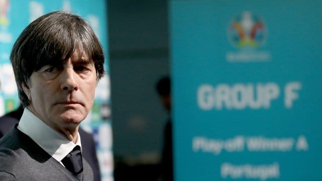 Hat bei der EM mit dem DFB-Team dicke Brocken vor der Brust: Bundestrainer Joachim Löw. Hat bei der EM mit dem DFB-Team dicke Brocken vor der Brust: Bundestrainer Joachim Löw.