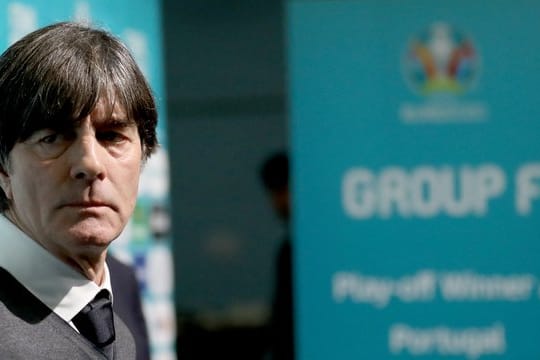Hat bei der EM mit dem DFB-Team dicke Brocken vor der Brust: Bundestrainer Joachim Löw.