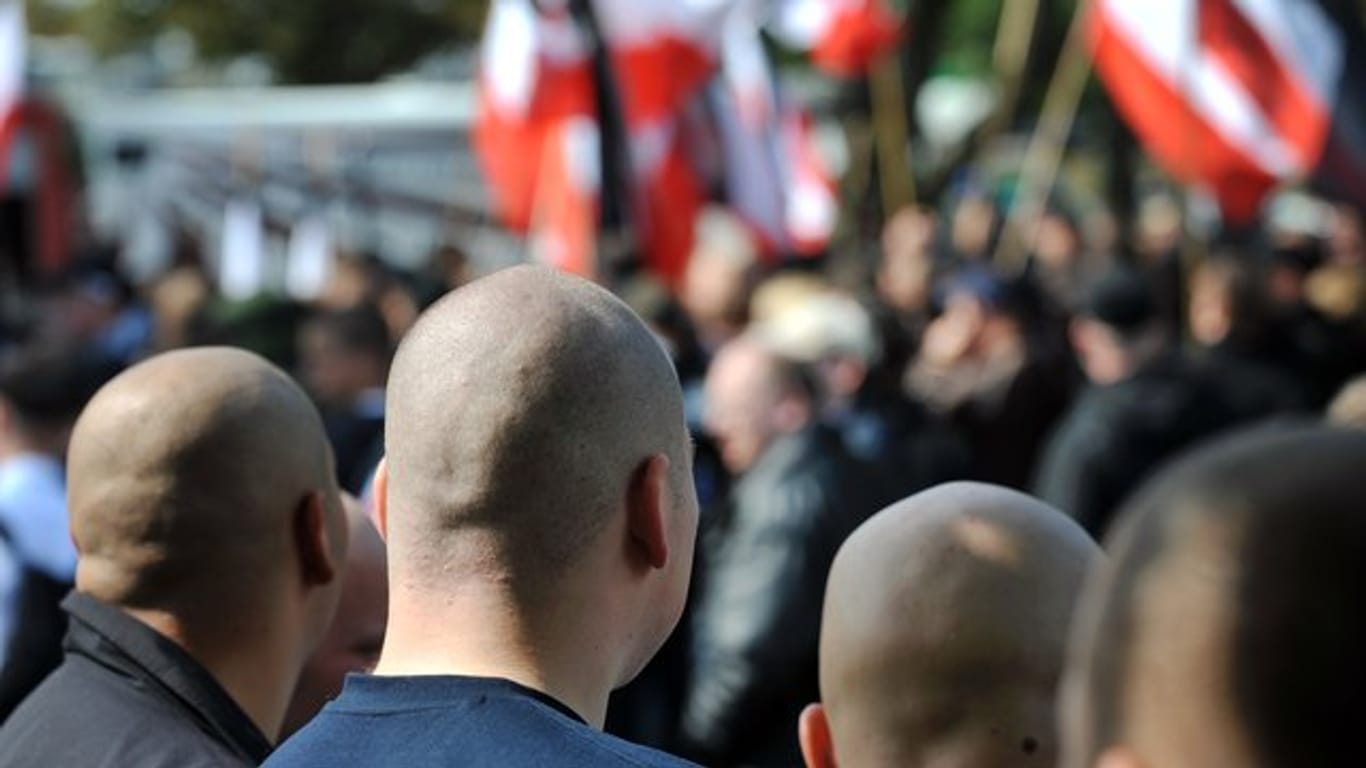 Rechtsextremisten bei einer Kundgebung in Dortmund.