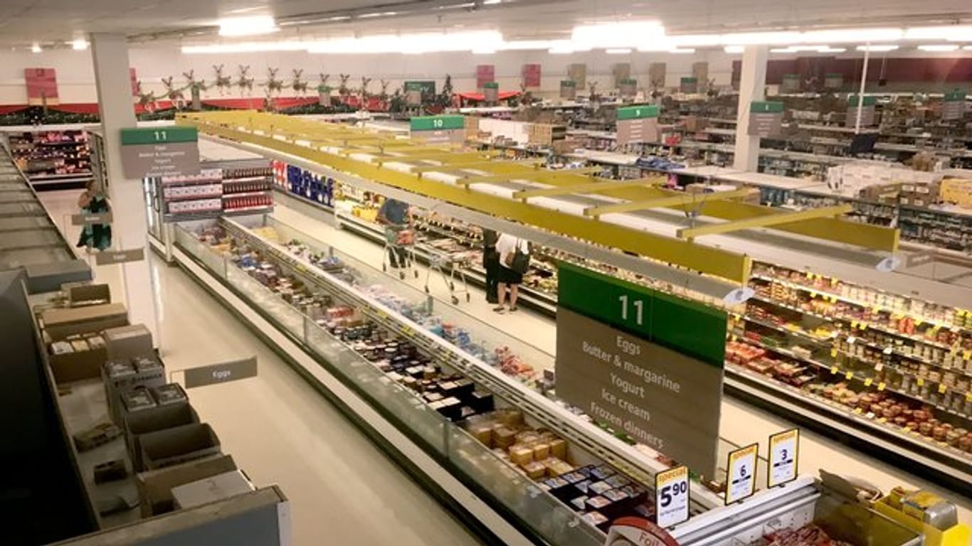 Ein Supermarkt der neuseeländischen Countdown-Kette mit gedimmtem Licht.