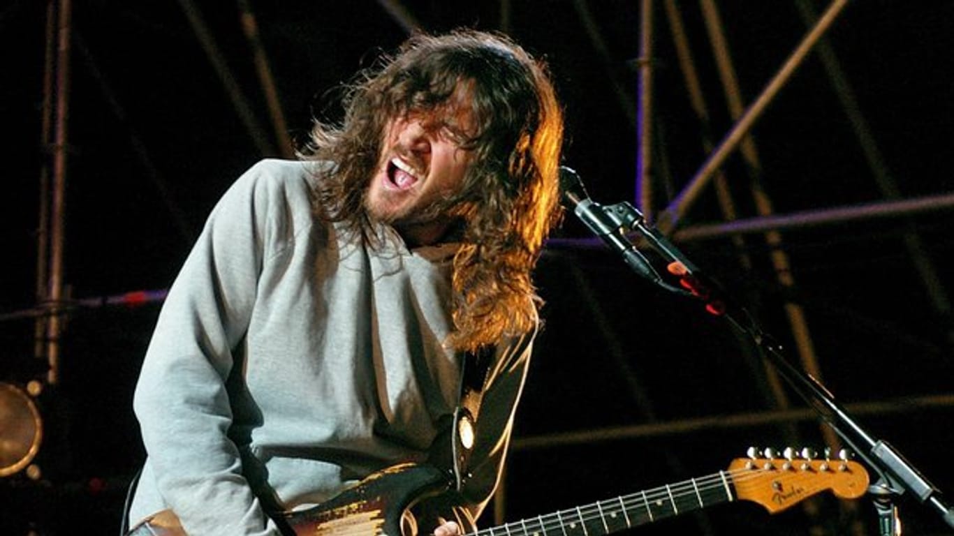 Für die Fans der Red Hot Chili Peppers ist jetzt schon Weihnachten: John Frusciante kehrt in die Band zurück.