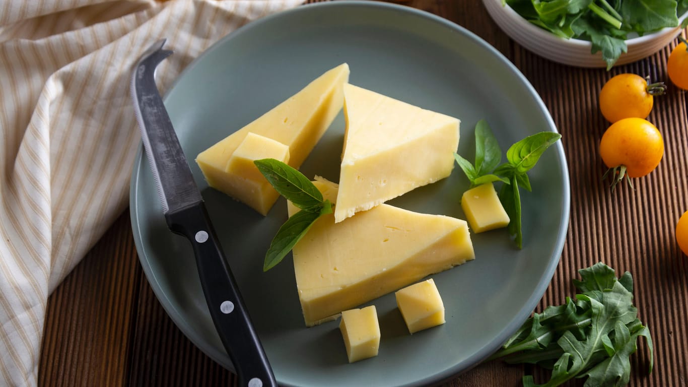 Käse: Mit fettreduziertem Käse lassen sich ohne Kompromisse Kalorien sparen.