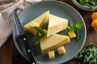 Käse: Mit fettreduziertem Käse lassen sich ohne Kompromisse Kalorien sparen.