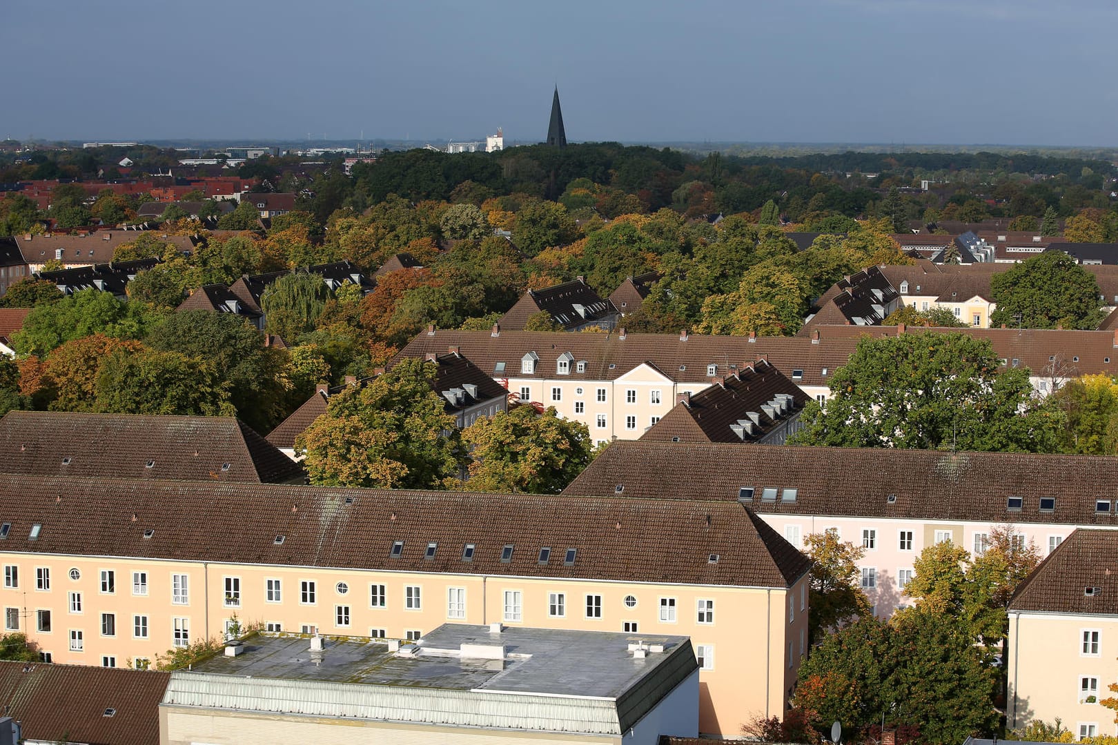 Blick auf Wolfsburg: Die Stadt feiert 45-jähriges Jubiläum von Integrationsarbeit.