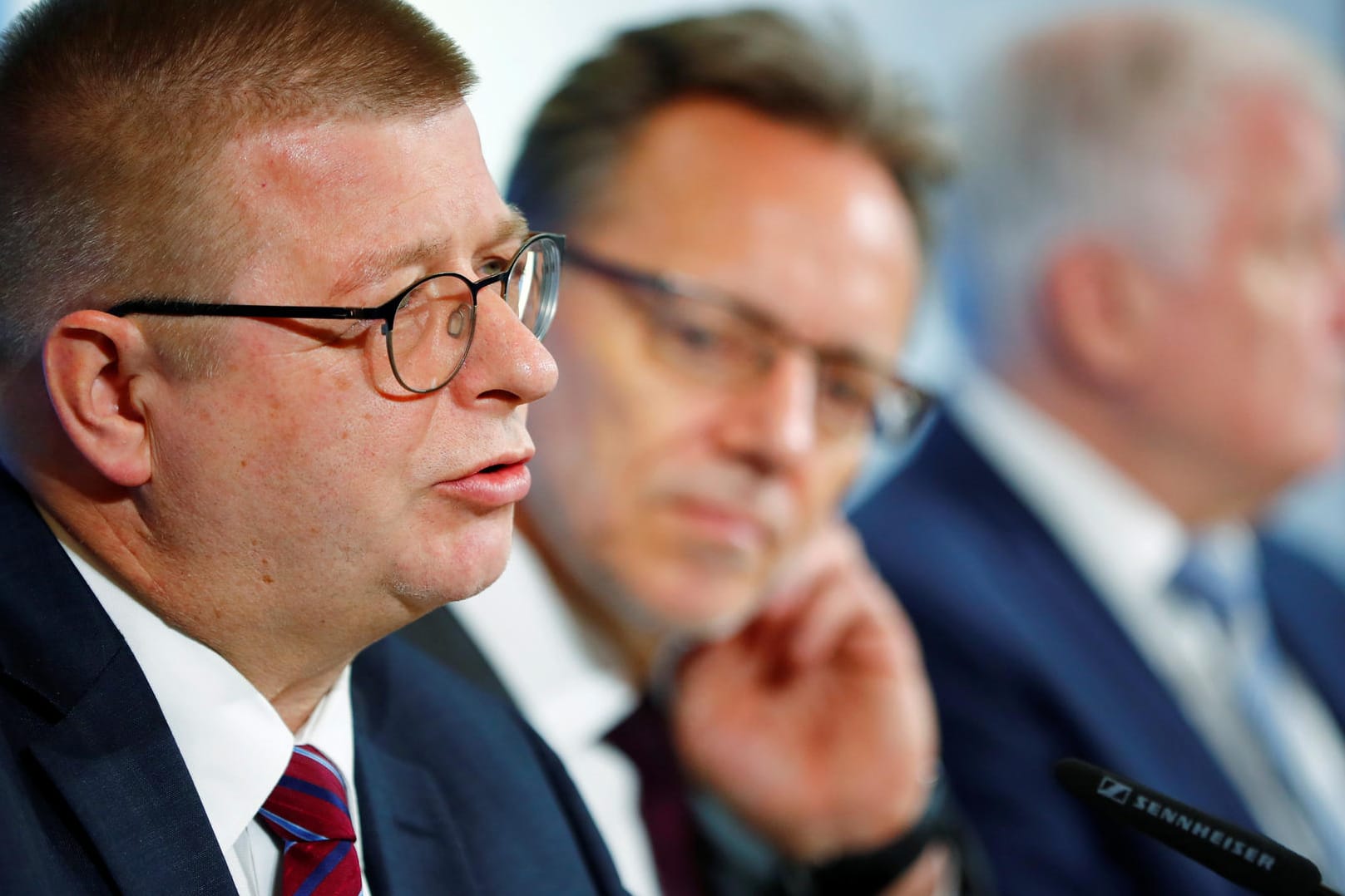 Thomas Haldenwang (li.), Holger Münch und Horst Seehofer: Die Behörden wollen stärker gegen Rechtsextremismus vorgehen.