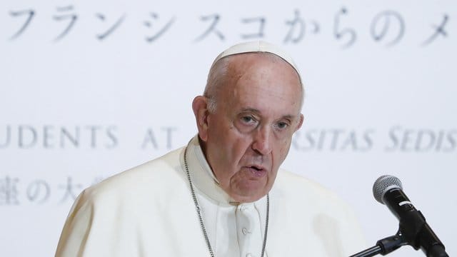 Papst Franziskus schafft das "päpstliche Geheimnis" im Fall von Missbrauch durch Priester ab. Papst Franziskus schafft das "päpstliche Geheimnis" im Fall von Missbrauch durch Priester ab.