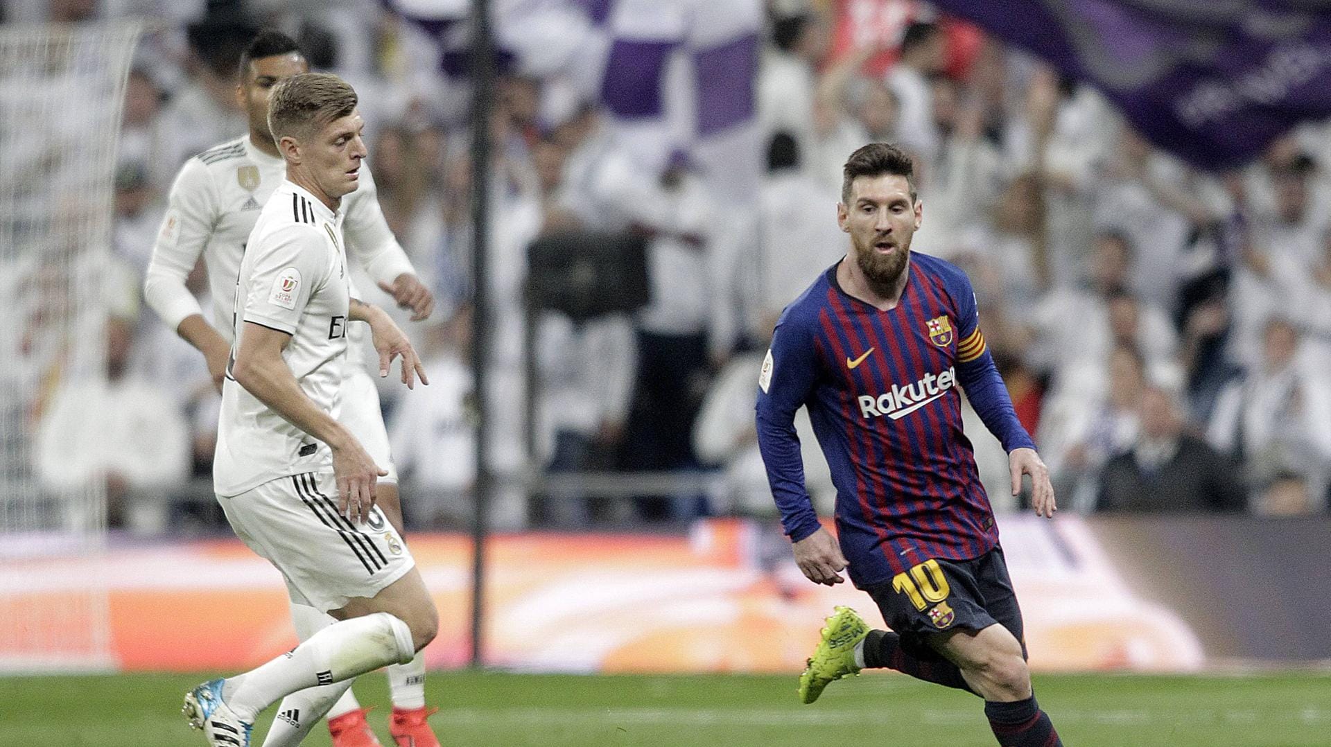 Morgen soll es zur Neuauflage kommen: Barcas Lionel Messi (r.) gegen Madrid-Star Toni kroos (l.). Morgen soll es zur Neuauflage kommen: Barcas Lionel Messi (r.) gegen Madrid-Star Toni kroos (l.).