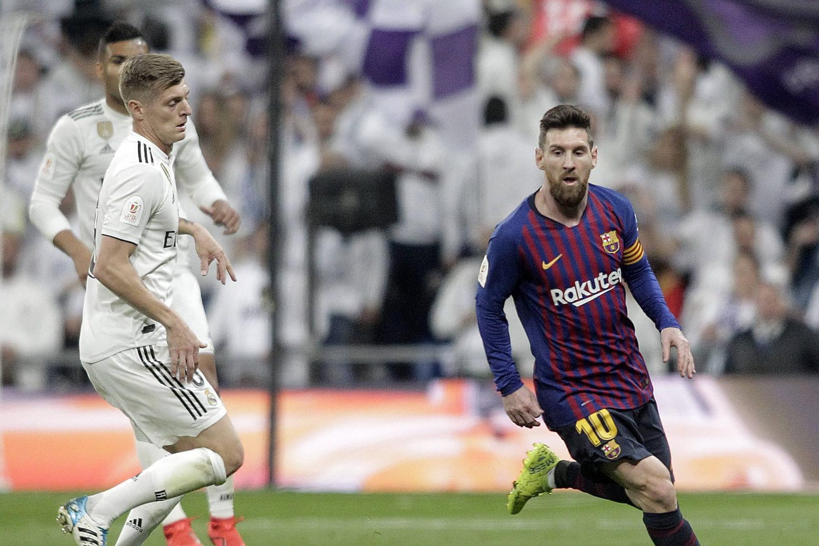 Morgen soll es zur Neuauflage kommen: Barcas Lionel Messi (r.) gegen Madrid-Star Toni kroos (l.).