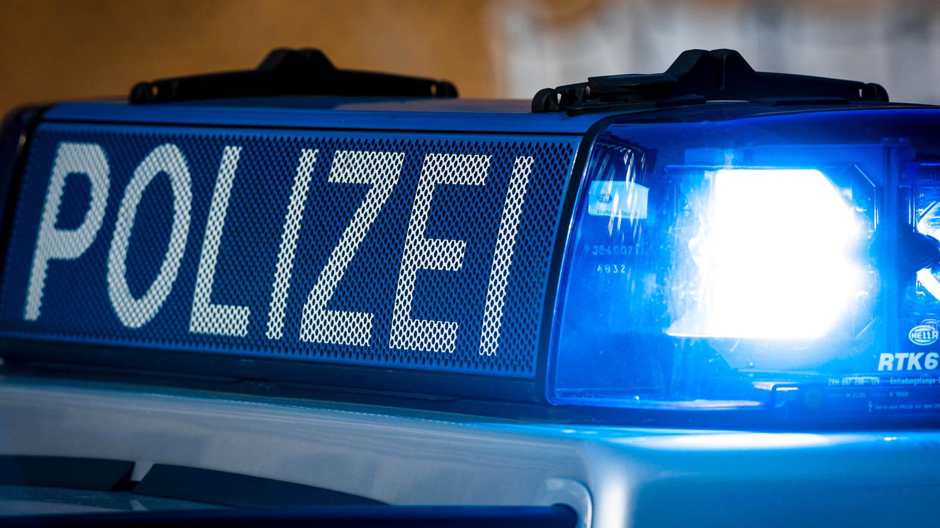 Blaulicht der Polizei: In Ostwestfalen gab es einen schweren Verkehrsunfall. (Symbolbild)