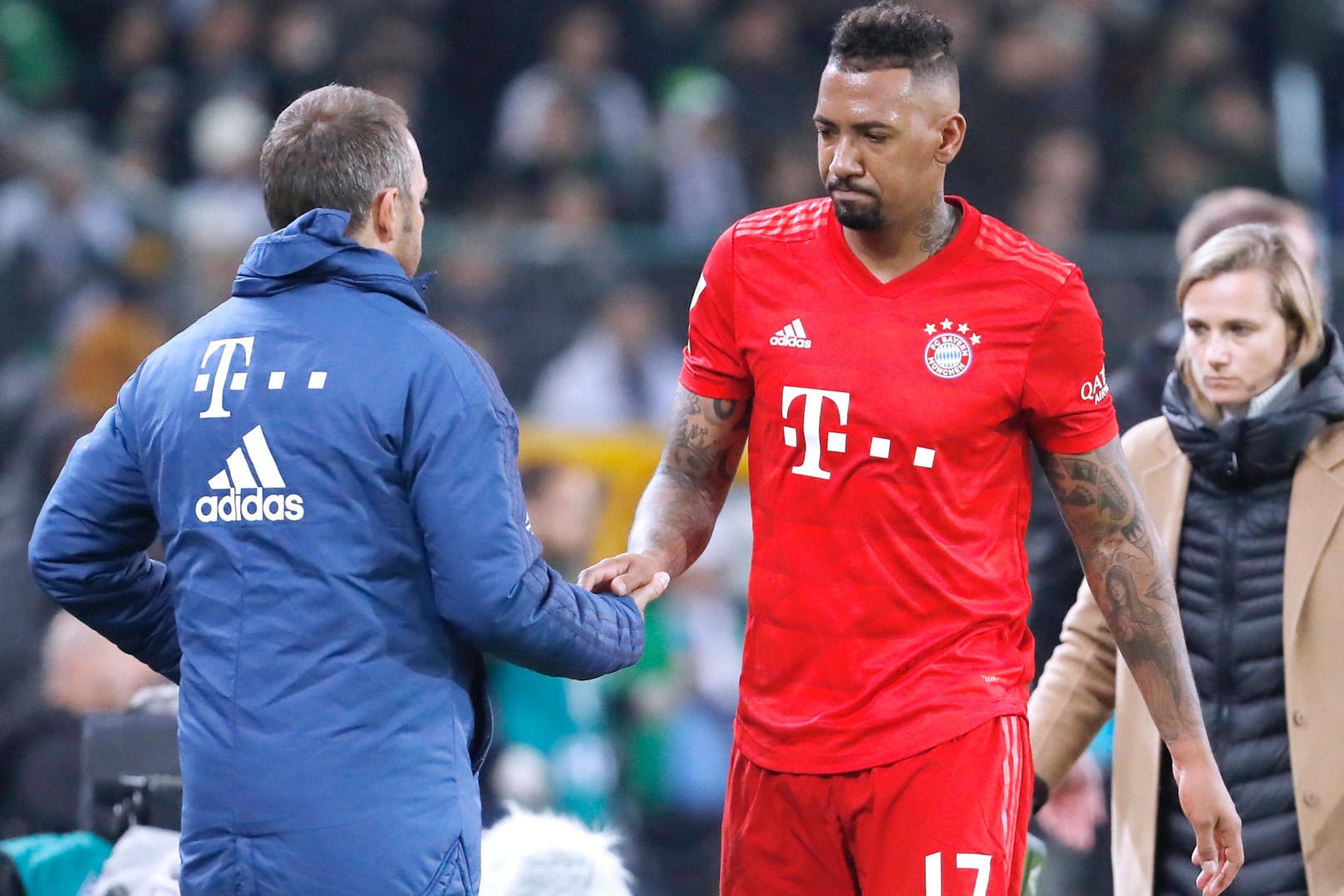 Bayerns Boateng (r.) mit Interimstrainer Flick.