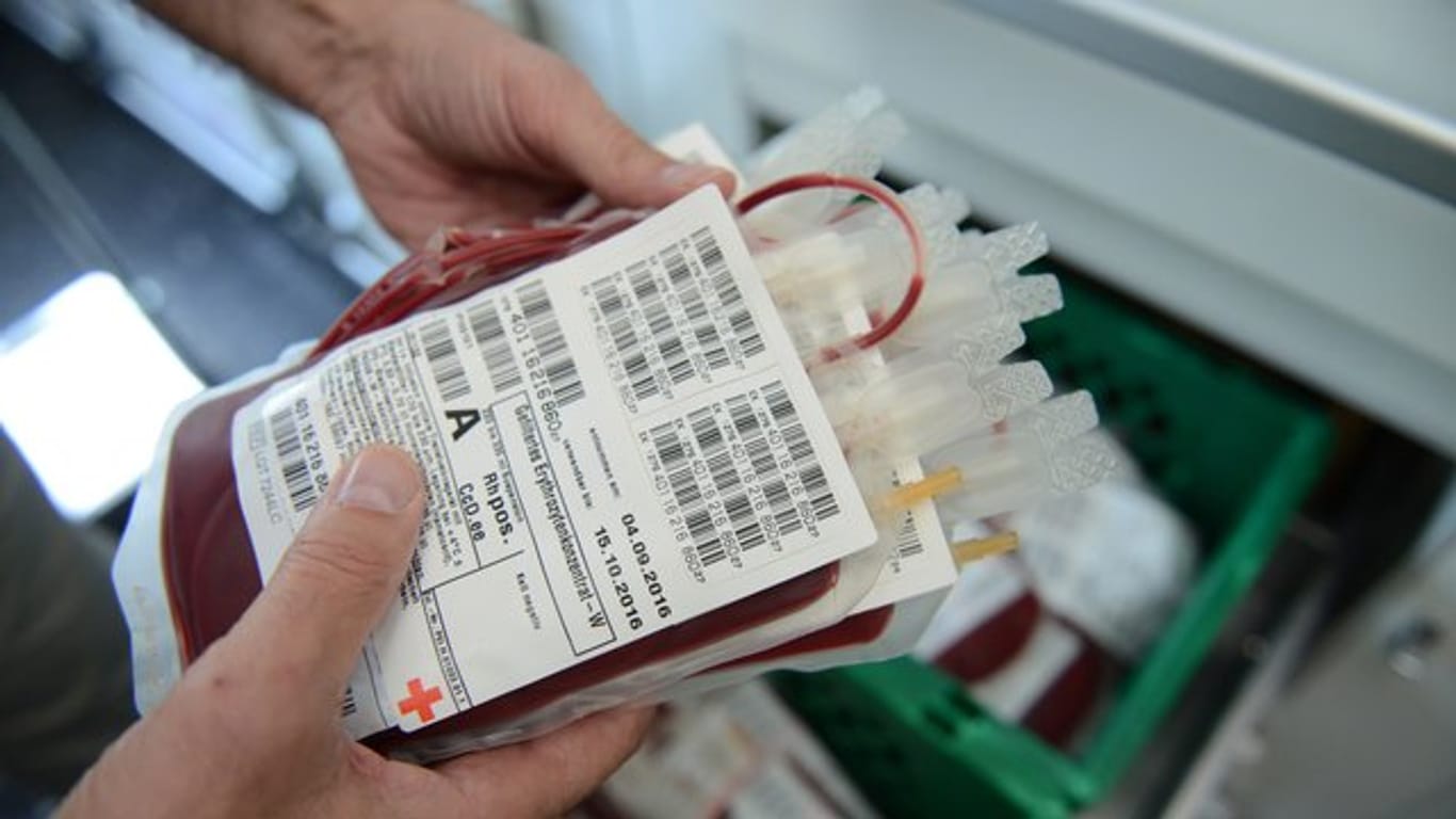 Bluttransfusion: Jedes Jahr werden in Deutschland 4,7 Millionen Liter an Blutprodukten transfundiert.