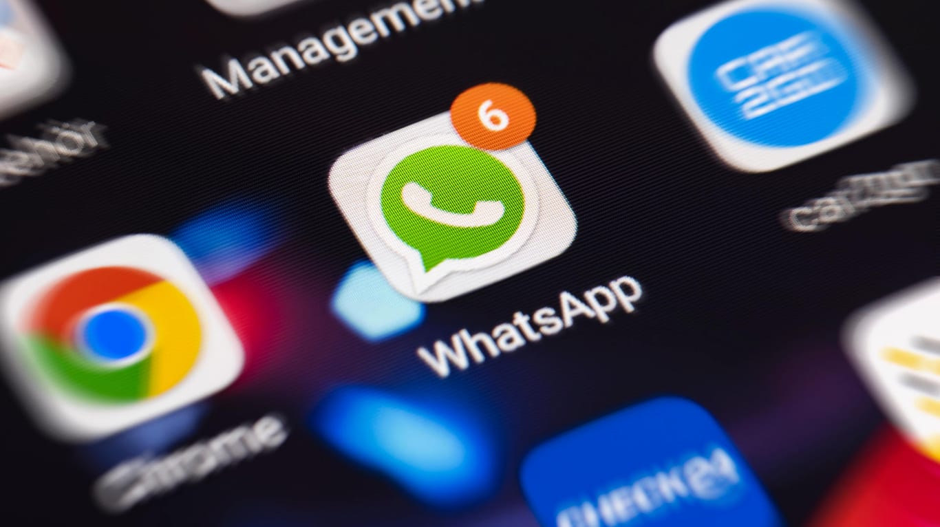 WhatsApp zeigt sechs ungelesene Nachrichten an: Eine Schwachstelle in der App machte Gruppenchats angreifbar.