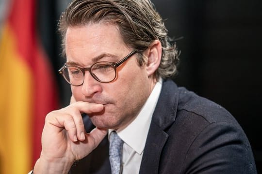 Verkehrsminister Andreas Scheuer während eines Interviews mit der Deutschen Presse-Agentur.