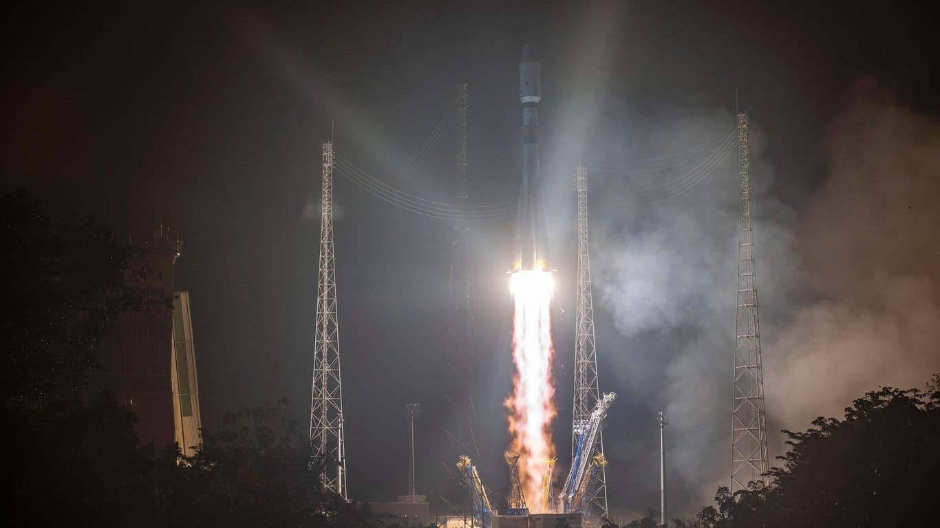 Start der Sojus-Rakete am Space Centre in Französisch-Guyana: Der Satellit wird später von Spanien aus gesteuert.