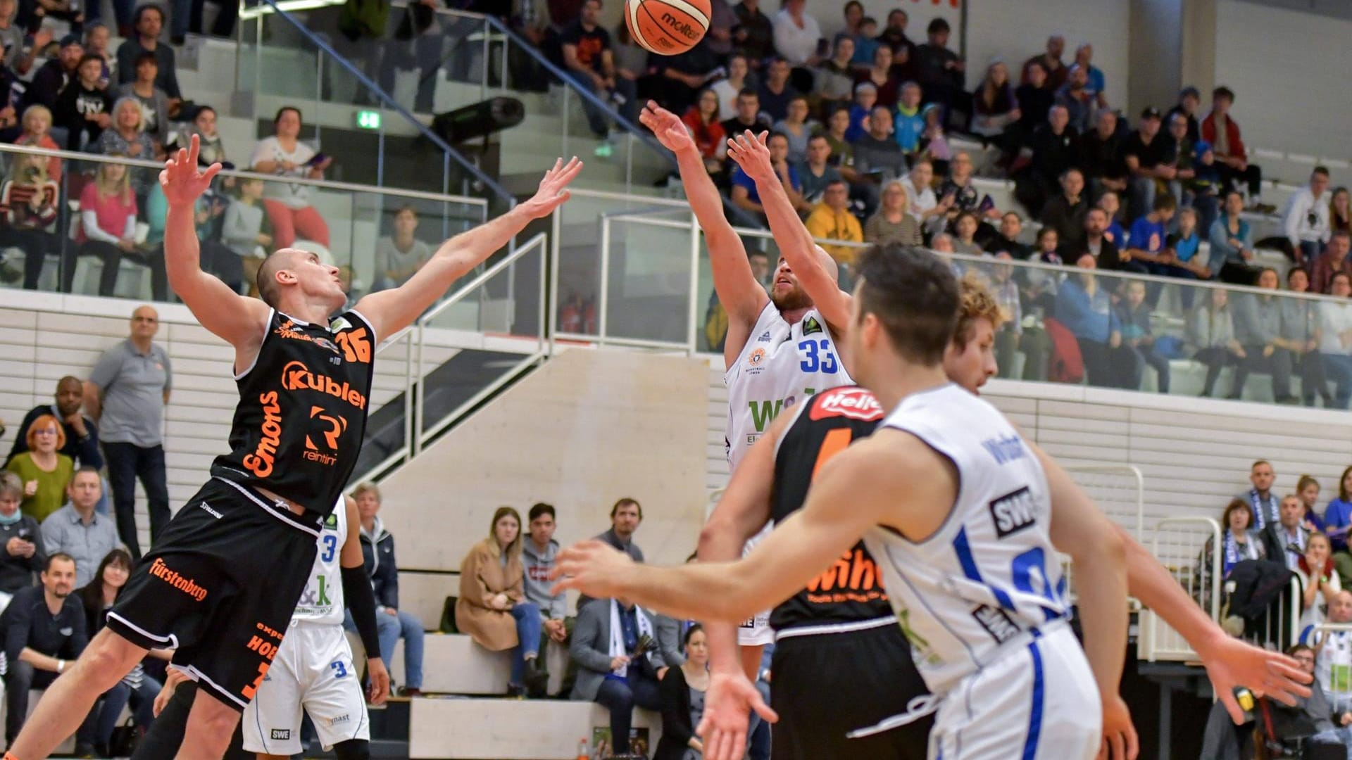 Die Erfurter Löwen beim Spiel gegen Wiha Panthers: Für die Basketballer wäre eine neue Halle wünschenswert.