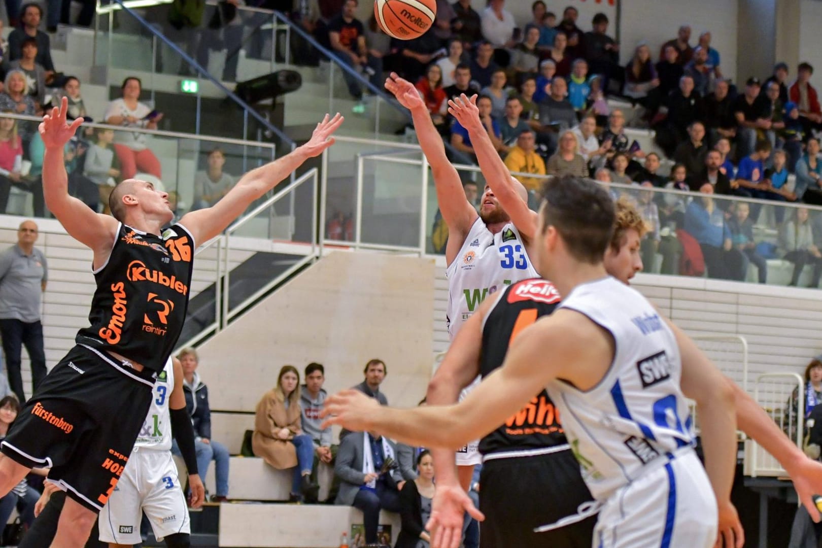 Die Erfurter Löwen beim Spiel gegen Wiha Panthers: Für die Basketballer wäre eine neue Halle wünschenswert.