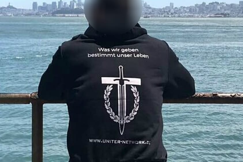 Im Pulli mit dem Zeichen des Netzwerks: Der Uniter-Regionalchef auf einem Bild auf seiner Facebookseite.
