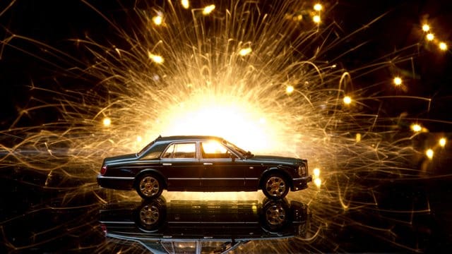 Feuerwerk und Autos, das geht oft nicht gut zusammen.
