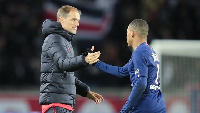 Stehen mit PSG im Ligapokal-Viertelfinale: Coach Thomas Tuckel (l) und Kylian Mbappe. Stehen mit PSG im Ligapokal-Viertelfinale: Coach Thomas Tuckel (l) und Kylian Mbappe.